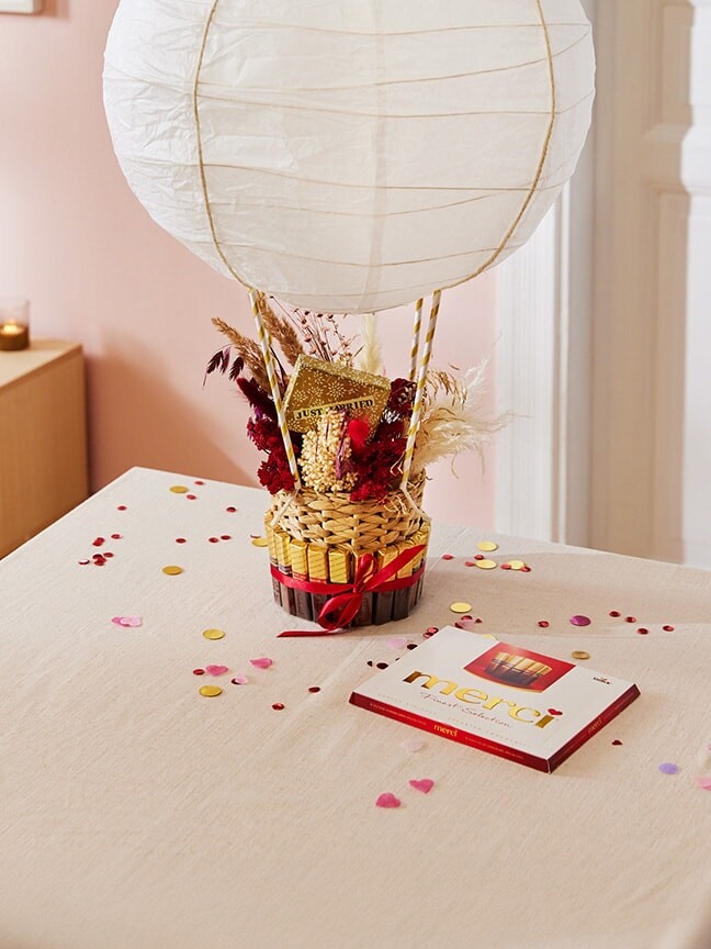 Zur Bastelidee: Ballongeschenk für Hochzeit