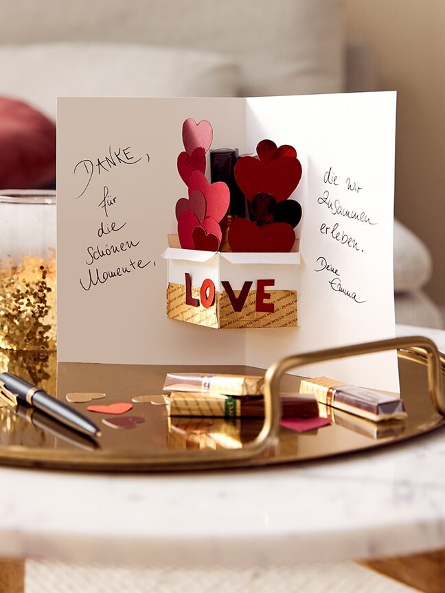 Zur Bastelidee: Pop-up Karte Mit Herzchen Box